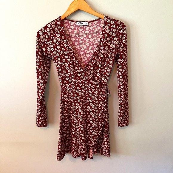 Hollister Dresses & Skirts - Hollister NWOT Wrap Long Sleeve Mini Dress in Maroon Daisy Print Size XS